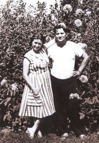 Олесь Гончар з дружиною Валентиною