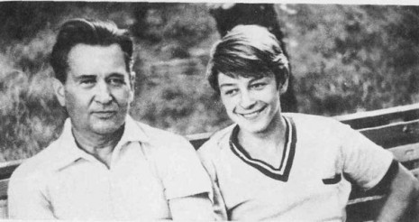 Олесь Гончар із сином Юрієм, Одеса, 1970 рік